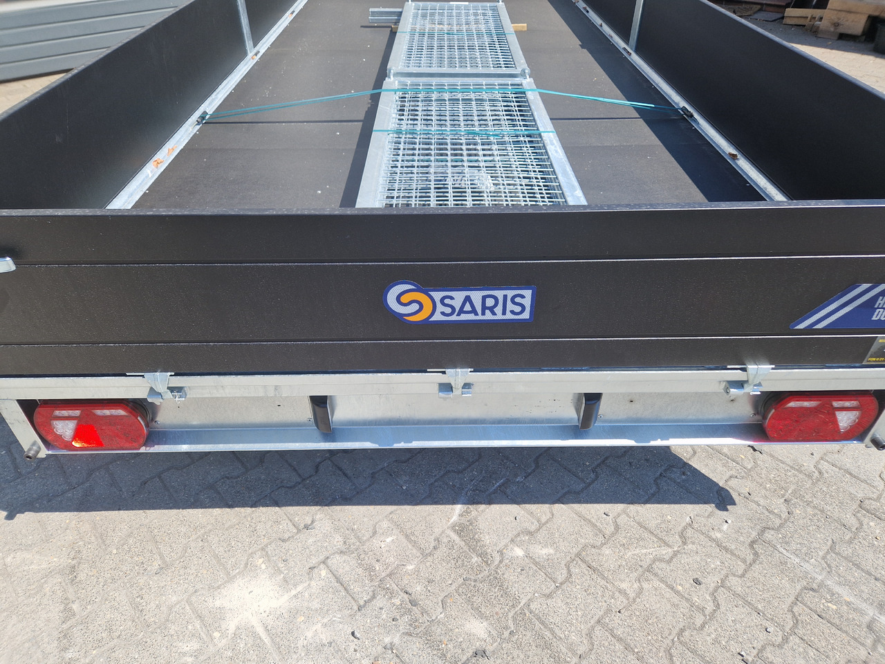 Saris PL HD 506 204 3500 2 506x204x35cm heavy duty black LED Licht (XXL) 3500kg - مقطورات مسطحة: صور 3 Saris PL HD 506 204 3500 2 506x204x35cm heavy duty black LED Licht (XXL) 3500kg - مقطورات مسطحة: صور 3