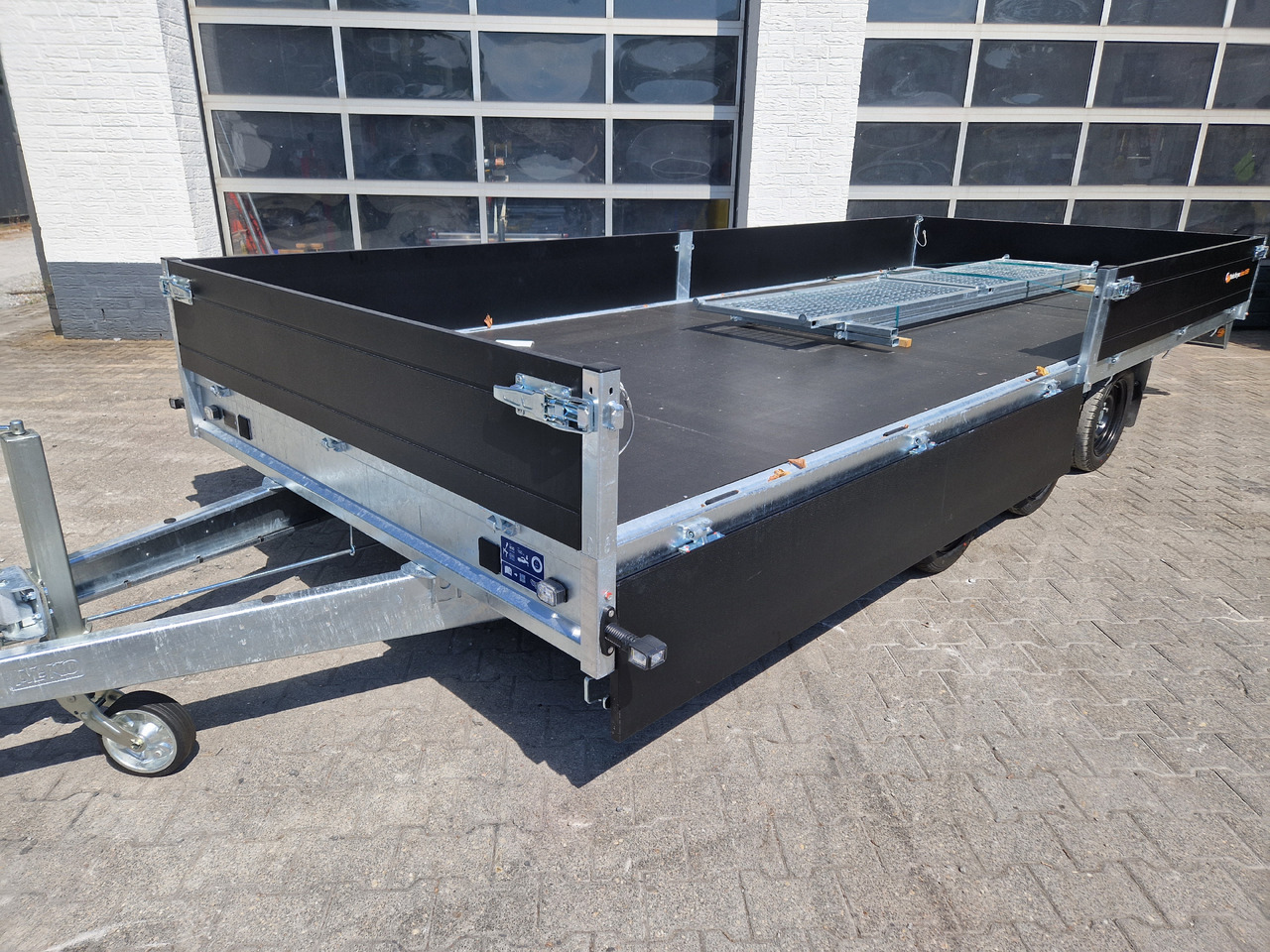 Saris PL HD 506 204 3500 3 506x204x35cm heavy duty black LED Licht Tridem (XXL) 3500kg - مقطورات مسطحة: صور 5 Saris PL HD 506 204 3500 3 506x204x35cm heavy duty black LED Licht Tridem (XXL) 3500kg - مقطورات مسطحة: صور 5