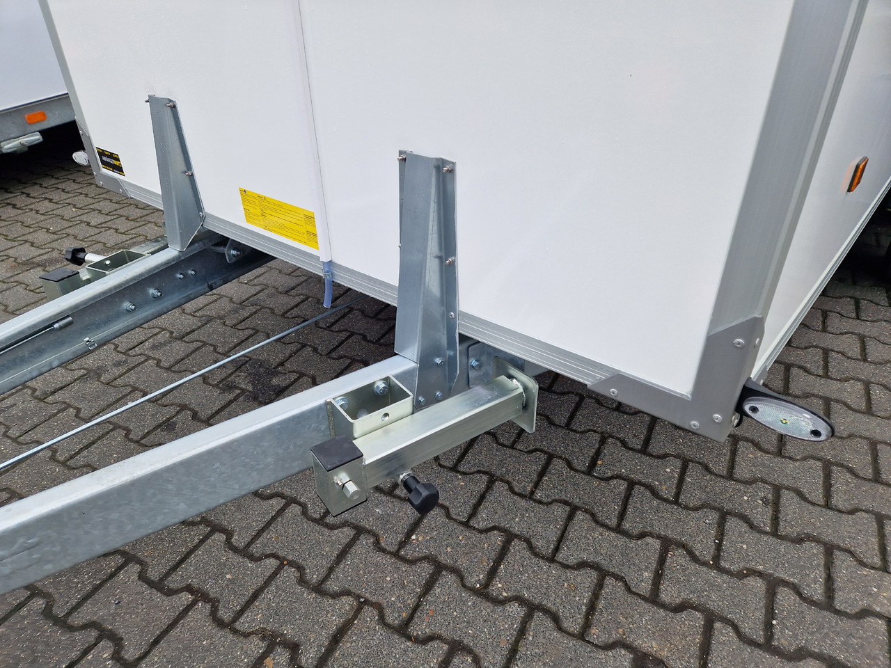 Tiefkühlanhänger 2719 F4 408x175x190cm GOVI Arktik 2000P Aluboden 2700kg - مبردة مقطورة: صور 4 Tiefkühlanhänger 2719 F4 408x175x190cm GOVI Arktik 2000P Aluboden 2700kg - مبردة مقطورة: صور 4