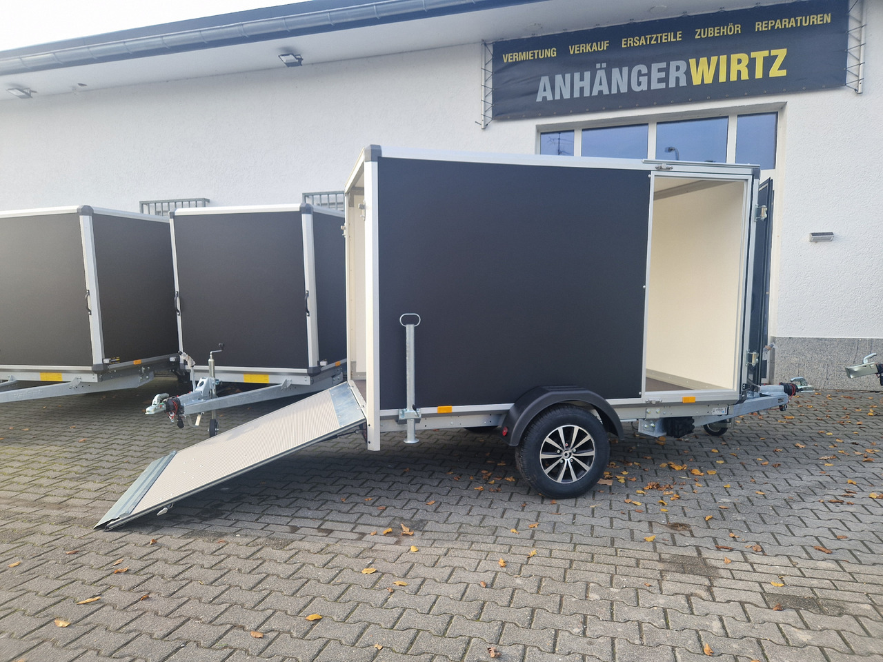 Variant C1315 C2 Edition black 258x148x157cm Aluf. Heckrampe Seitentür 1350kg 100 km/H black deal - مقطورة دراجة نارية: صور 1 Variant C1315 C2 Edition black 258x148x157cm Aluf. Heckrampe Seitentür 1350kg 100 km/H black deal - مقطورة دراجة نارية: صور 1