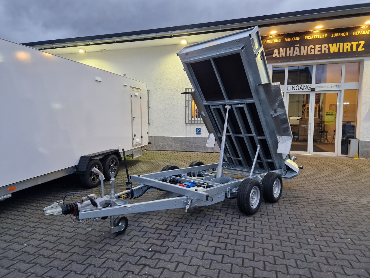 Variant Heckkipper Tieflader 3515 MT20 300x150x30cm Auffahrrampen Stützen Parabelfeder 3500kg 100km - قلابة مقطورة: صور 1 Variant Heckkipper Tieflader 3515 MT20 300x150x30cm Auffahrrampen Stützen Parabelfeder 3500kg 100km - قلابة مقطورة: صور 1