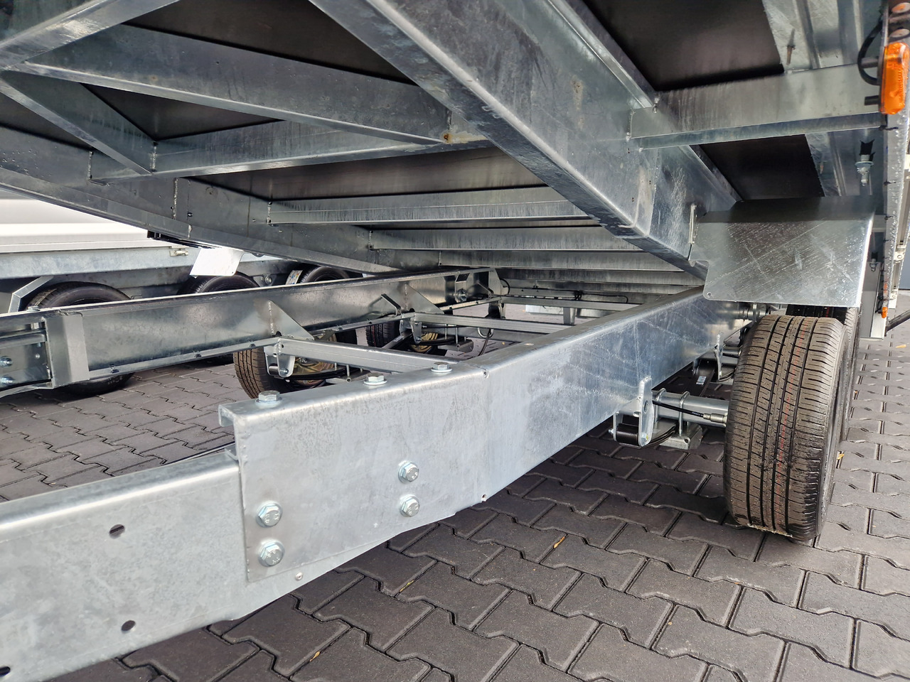 Variant Maschinentransporter 3552 UX Maxi Load 520x210x30cm Tandem Parabelfederung LED 3500kg - مقطورة لنقل المعدات: صور 5 Variant Maschinentransporter 3552 UX Maxi Load 520x210x30cm Tandem Parabelfederung LED 3500kg - مقطورة لنقل المعدات: صور 5