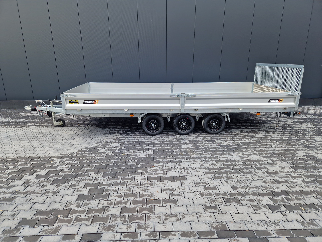 Variant Maschinentransporter 3553 UX Maxi LOAD blackline LED Tridem Parabel 3500kg - مقطورة لنقل المعدات: صور 2 Variant Maschinentransporter 3553 UX Maxi LOAD blackline LED Tridem Parabel 3500kg - مقطورة لنقل المعدات: صور 2