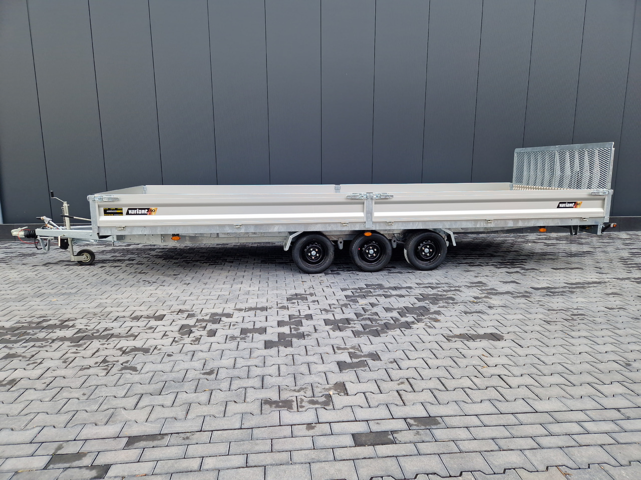 Variant Maschinentransporter 3563 UX Maxi Load 620x210x30cm LED Tridem Parabel black 3500kg - مقطورة لنقل المعدات: صور 2 Variant Maschinentransporter 3563 UX Maxi Load 620x210x30cm LED Tridem Parabel black 3500kg - مقطورة لنقل المعدات: صور 2