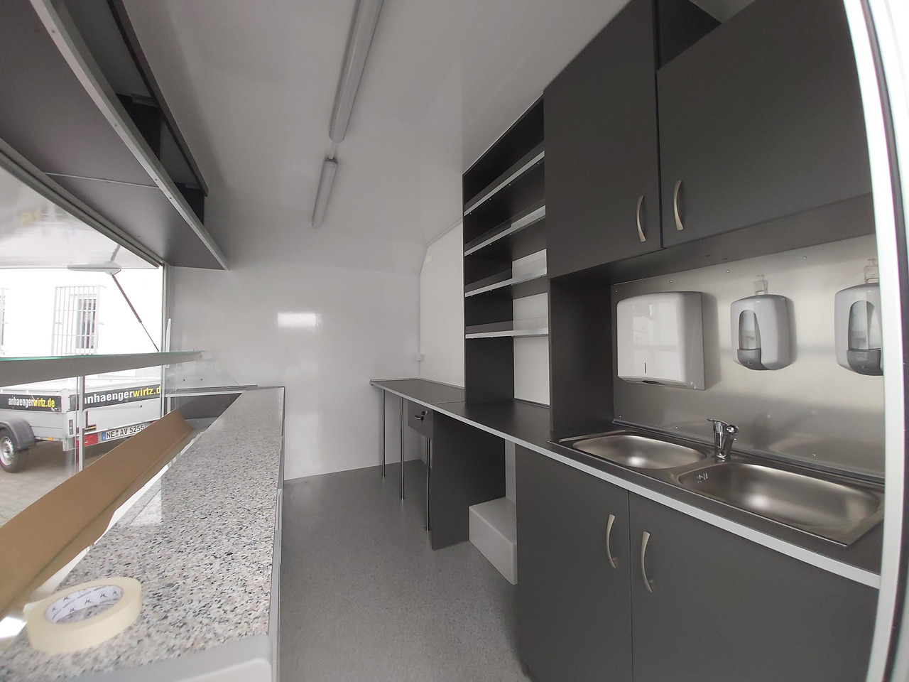 Verkaufsanhänger VK P 360 220 aero 360cm 300cm Kühltheke Ausstattung Verkaufklappe Profi (L) 1300kg - عربة الطعام: صور 5 Verkaufsanhänger VK P 360 220 aero 360cm 300cm Kühltheke Ausstattung Verkaufklappe Profi (L) 1300kg - عربة الطعام: صور 5