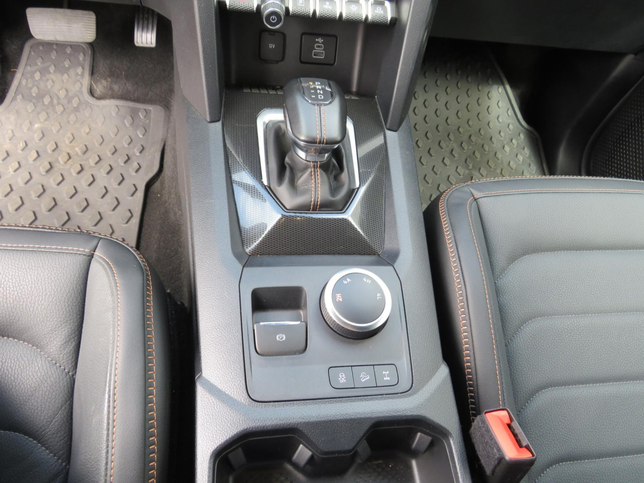 VOLKSWAGEN Amarok PanAmericana 3.0 TDI 177 kW Doka 4MOTION ZV - شاحنة البيك أب, الشاحنات الصغيرة كابينة مزدوجة: صور 4 VOLKSWAGEN Amarok PanAmericana 3.0 TDI 177 kW Doka 4MOTION ZV - شاحنة البيك أب, الشاحنات الصغيرة كابينة مزدوجة: صور 4