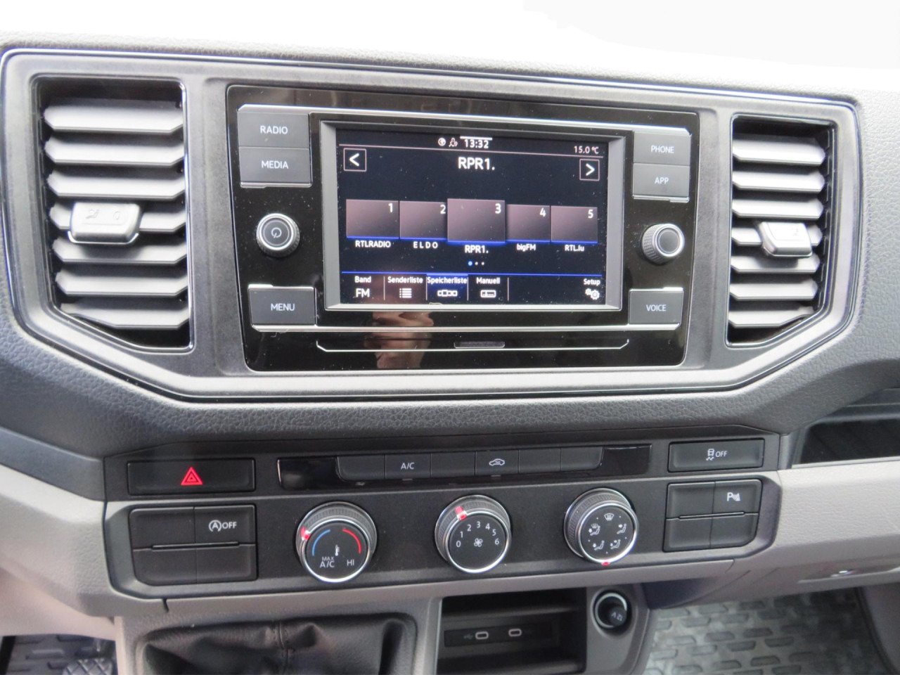 VOLKSWAGEN Crafter 35 L4H3 Doka Kasten Klima AHK Navi ZV - فان, الشاحنات الصغيرة كابينة مزدوجة: صور 4 VOLKSWAGEN Crafter 35 L4H3 Doka Kasten Klima AHK Navi ZV - فان, الشاحنات الصغيرة كابينة مزدوجة: صور 4