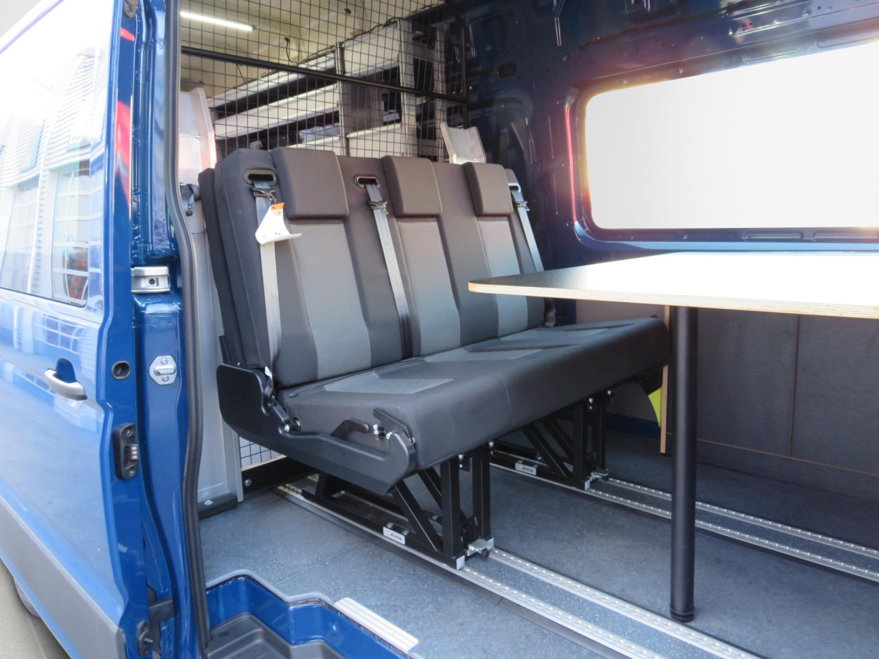 VOLKSWAGEN Crafter 55 L5 Superhochdach Doka BOTT-Ausbau Klima - فان: صور 4 VOLKSWAGEN Crafter 55 L5 Superhochdach Doka BOTT-Ausbau Klima - فان: صور 4