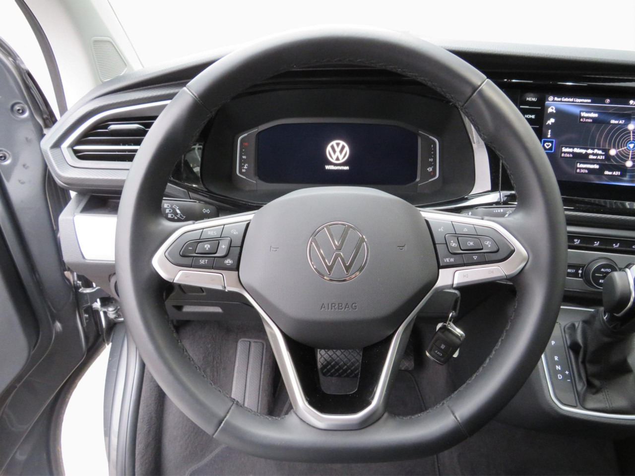 VOLKSWAGEN T6.1 Multivan Comfortline Edition Court Bluetooth - سيارة: صور 3 VOLKSWAGEN T6.1 Multivan Comfortline Edition Court Bluetooth - سيارة: صور 3