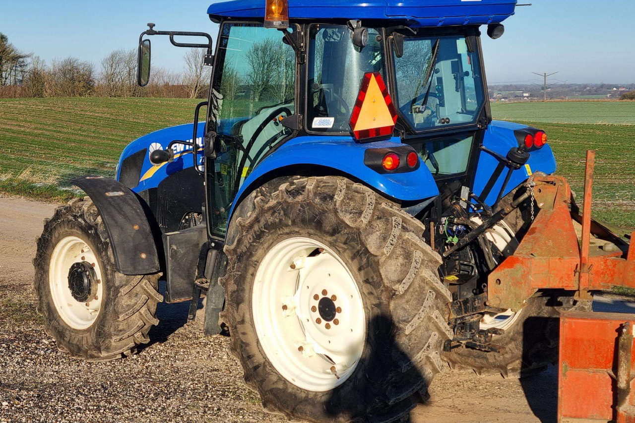 New Holland TD 5.95 - جرار: صور 4 New Holland TD 5.95 - جرار: صور 4