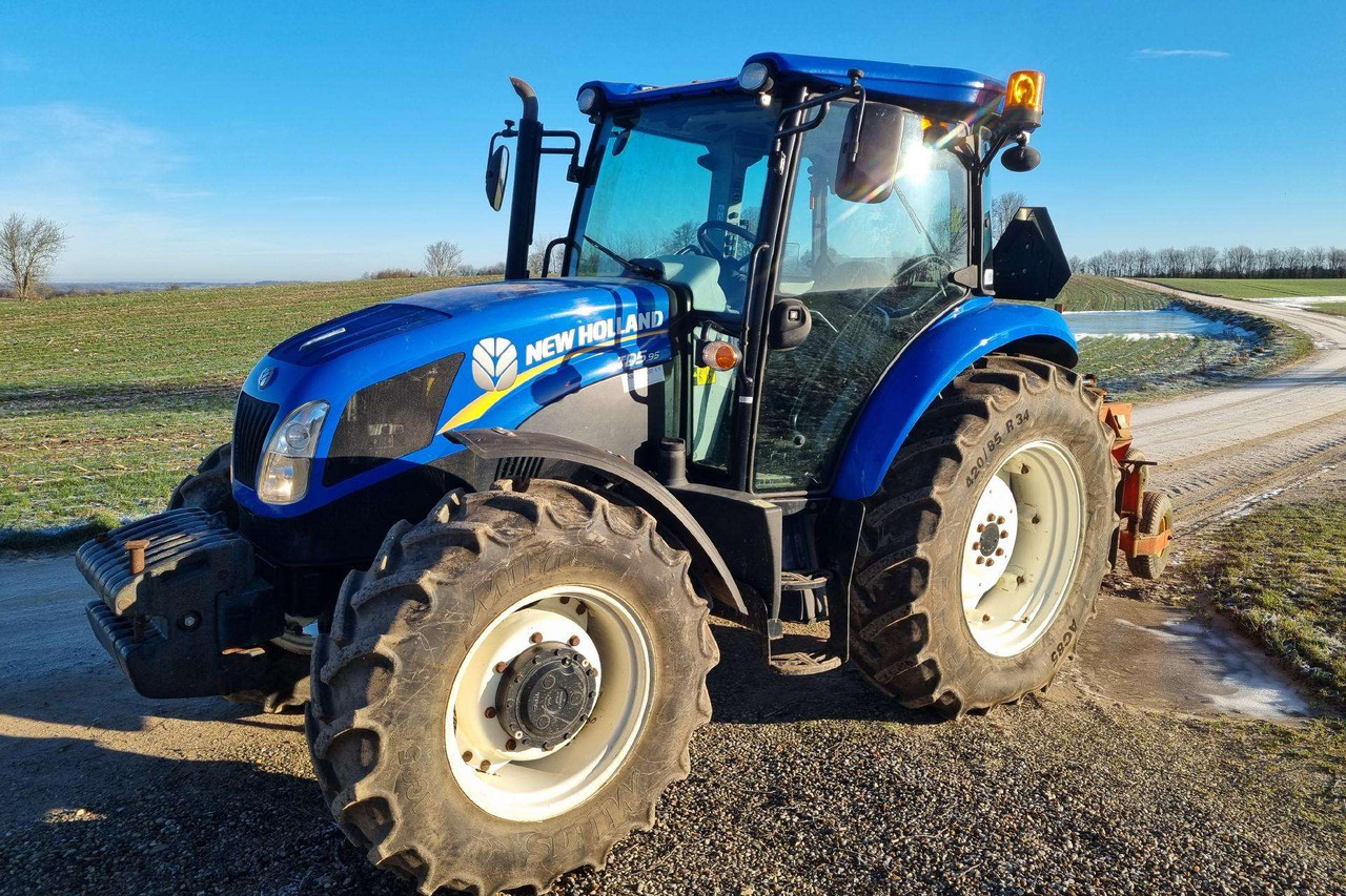 New Holland TD 5.95 - جرار: صور 1 New Holland TD 5.95 - جرار: صور 1