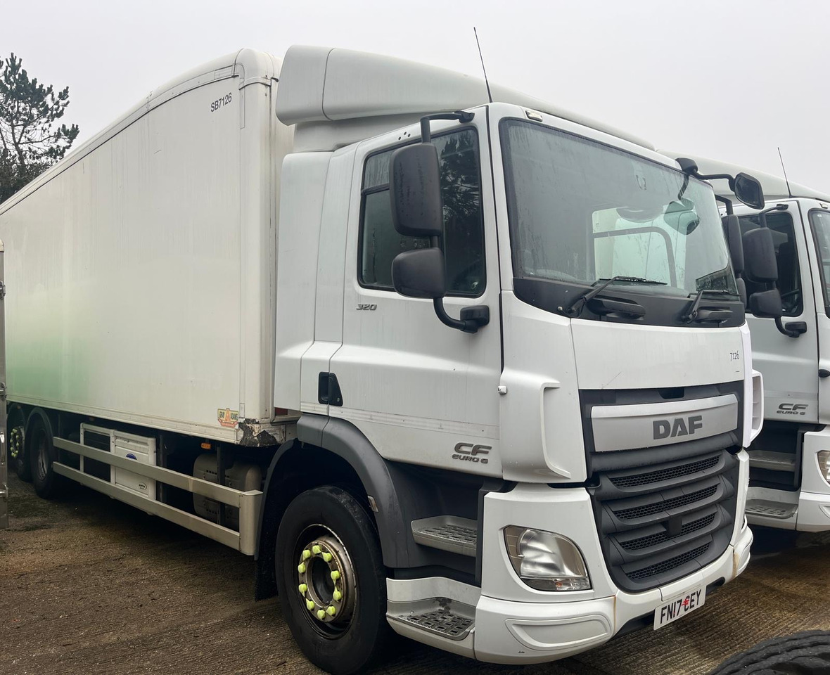 DAF CF 330 - الشاحنات الصغيرة صندوق مغلق: صور 1 DAF CF 330 - الشاحنات الصغيرة صندوق مغلق: صور 1