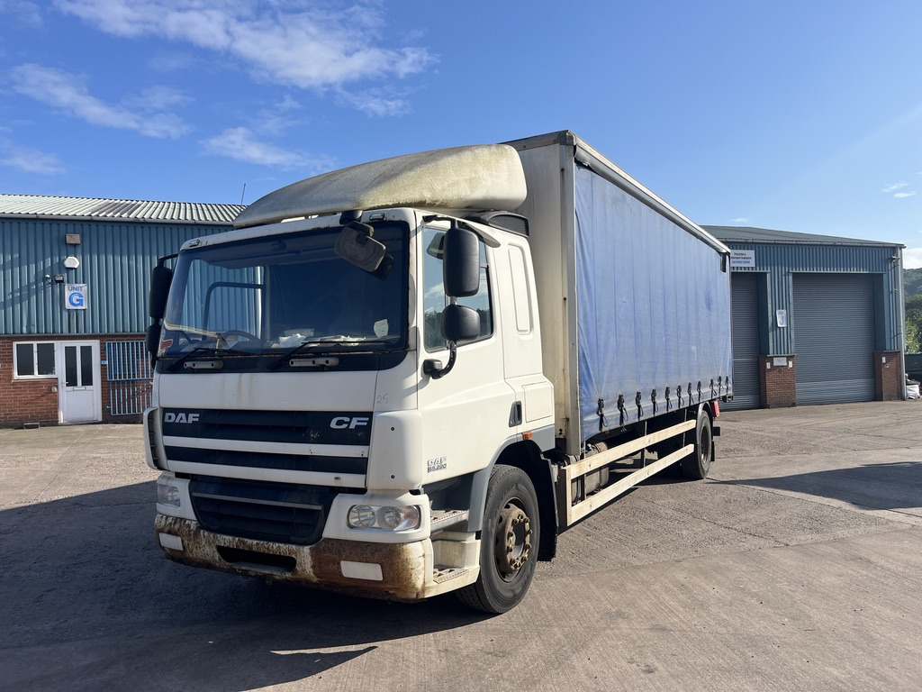 Daf 65CF 220 4x2 Curtain side - شاحنة ستارة: صور 1 Daf 65CF 220 4x2 Curtain side - شاحنة ستارة: صور 1