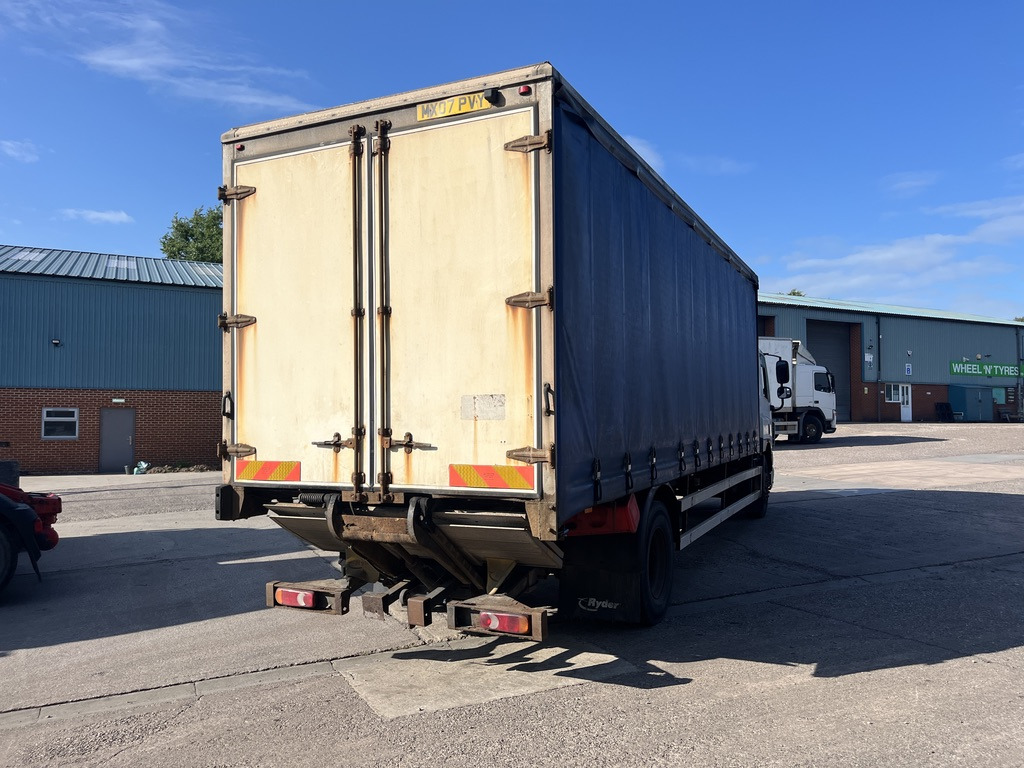 Daf 65CF 220 4x2 Curtain side - شاحنة ستارة: صور 4 Daf 65CF 220 4x2 Curtain side - شاحنة ستارة: صور 4