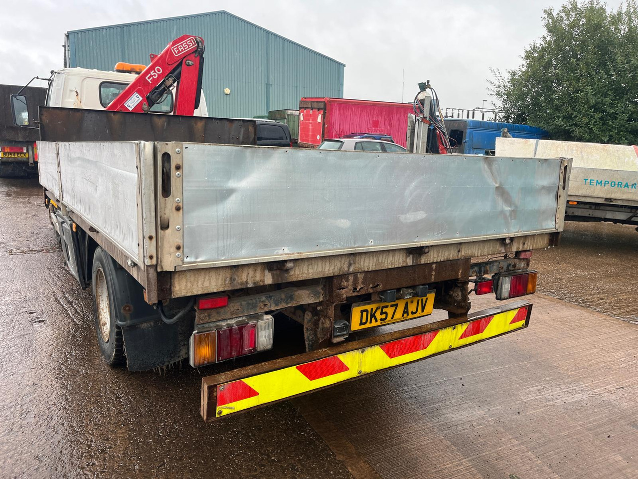 Isuzu NQR 70 - شاحنات مسطحة, شاحنة كرين: صور 4 Isuzu NQR 70 - شاحنات مسطحة, شاحنة كرين: صور 4