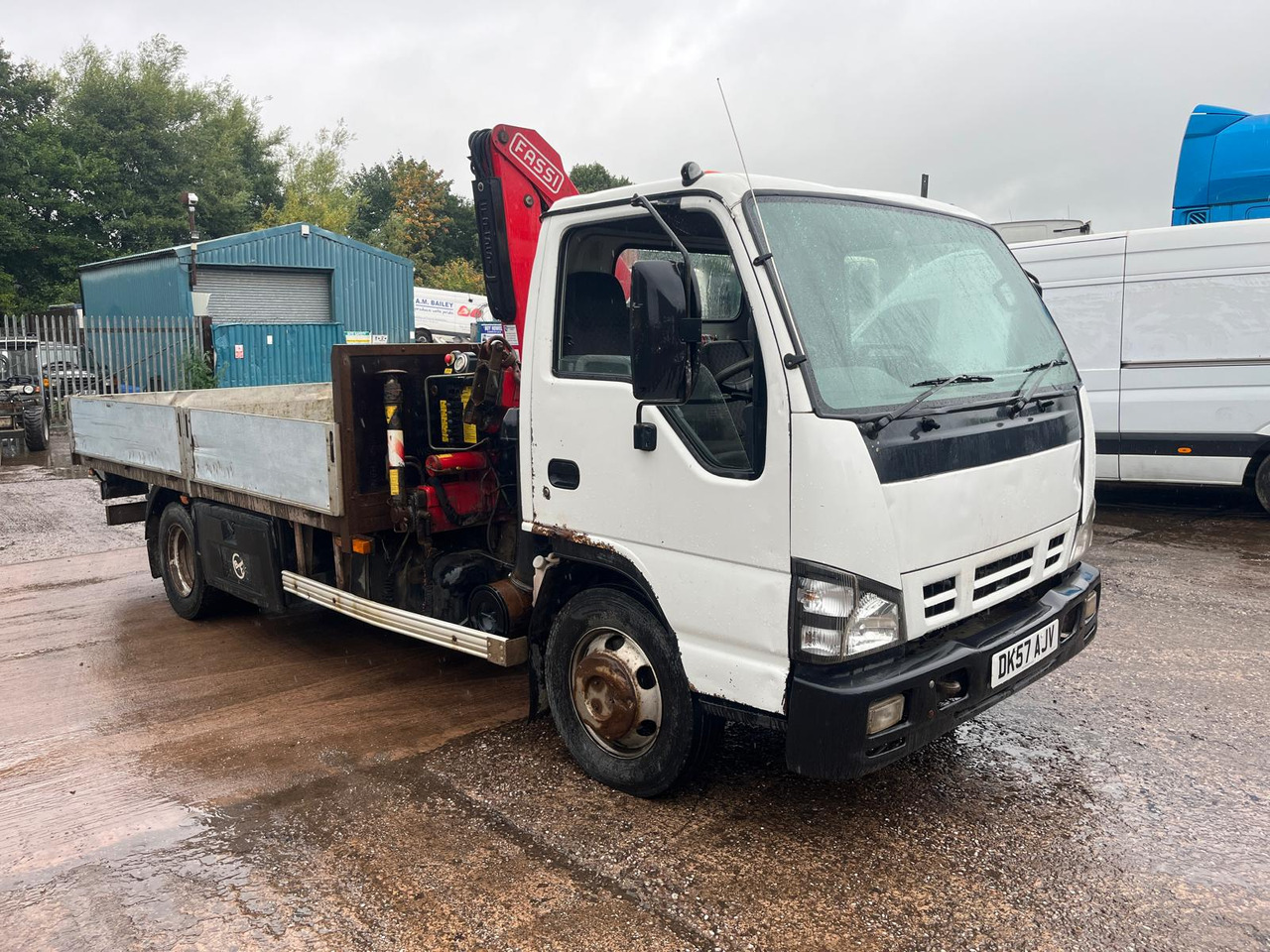 Isuzu NQR 70 - شاحنات مسطحة, شاحنة كرين: صور 2 Isuzu NQR 70 - شاحنات مسطحة, شاحنة كرين: صور 2