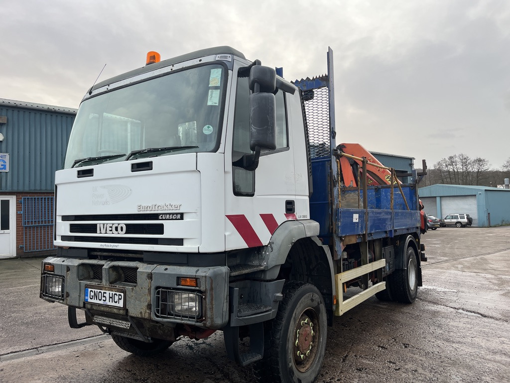 Iveco EuroTrakker 180E27 4x4 Rigid - شاحنات مسطحة: صور 1 Iveco EuroTrakker 180E27 4x4 Rigid - شاحنات مسطحة: صور 1