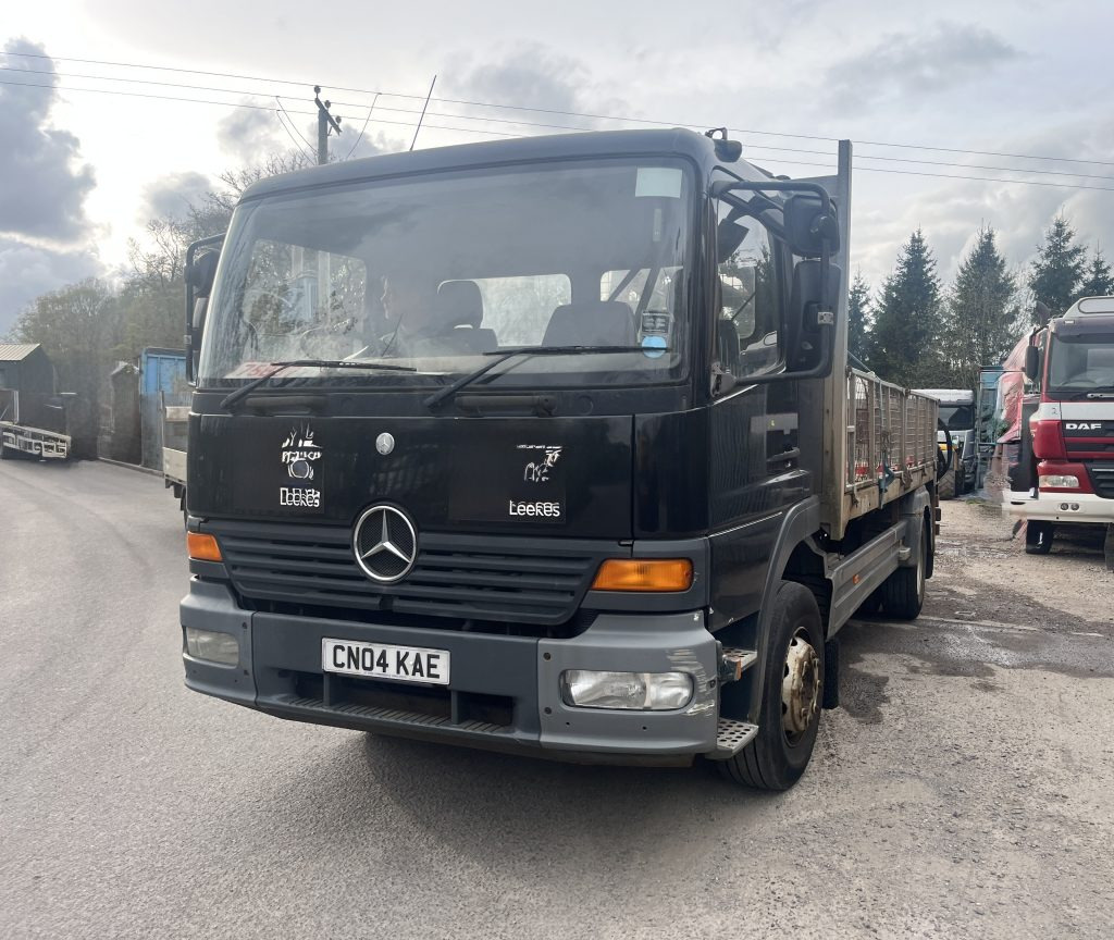 Mercedes Atego 1623 4x2 Rigid - شاحنات مسطحة, شاحنة كرين: صور 1 Mercedes Atego 1623 4x2 Rigid - شاحنات مسطحة, شاحنة كرين: صور 1
