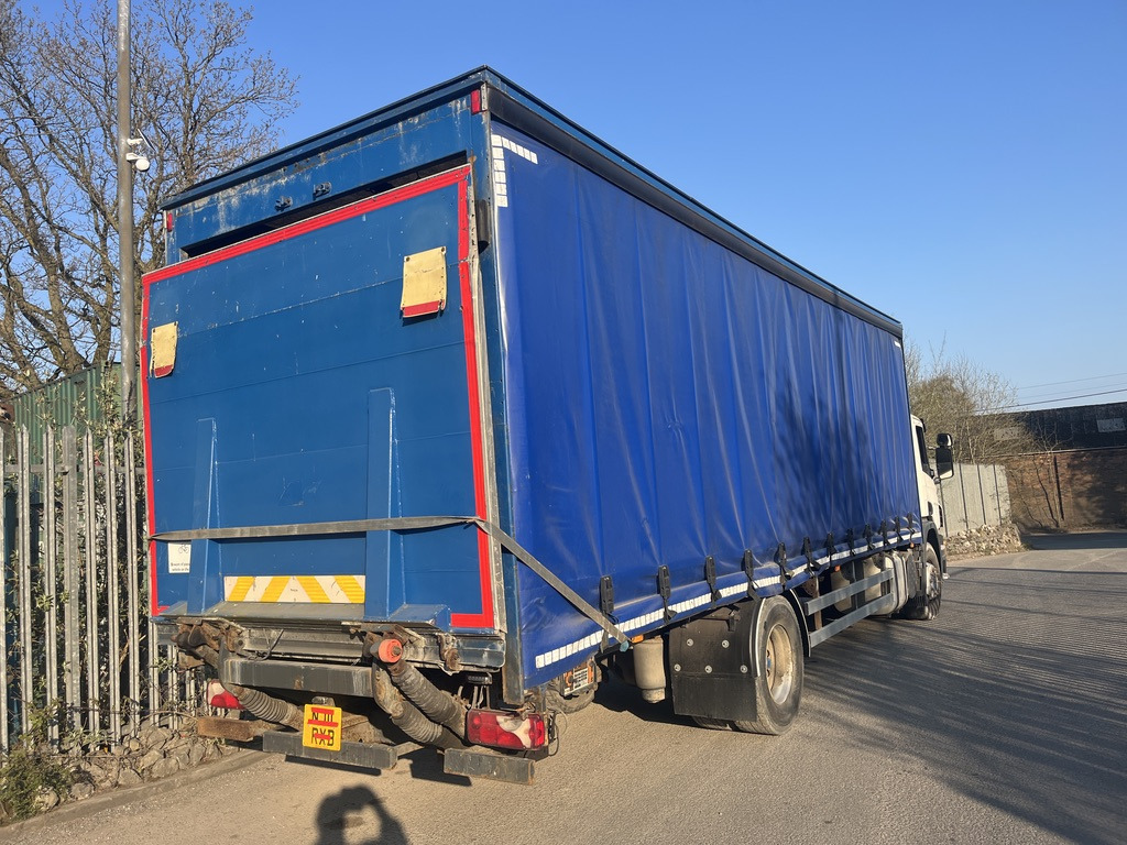 Scania P230 4x2 Curtain side - شاحنة ستارة: صور 3 Scania P230 4x2 Curtain side - شاحنة ستارة: صور 3
