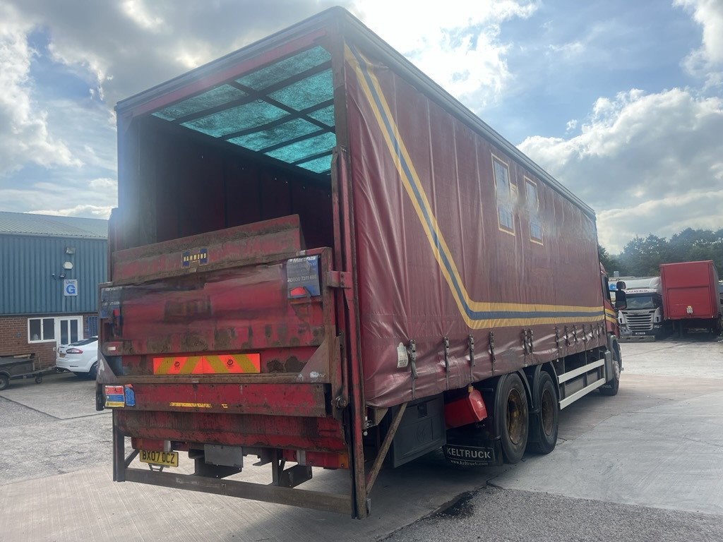 Scania P270 6x2 Curtain side. - شاحنة ستارة: صور 3 Scania P270 6x2 Curtain side. - شاحنة ستارة: صور 3