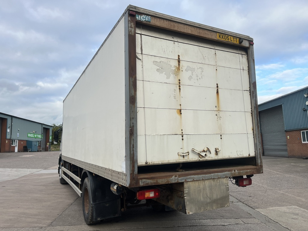 Volvo FM9 300 4x2 Box Van - الشاحنات الصغيرة صندوق مغلق: صور 4 Volvo FM9 300 4x2 Box Van - الشاحنات الصغيرة صندوق مغلق: صور 4