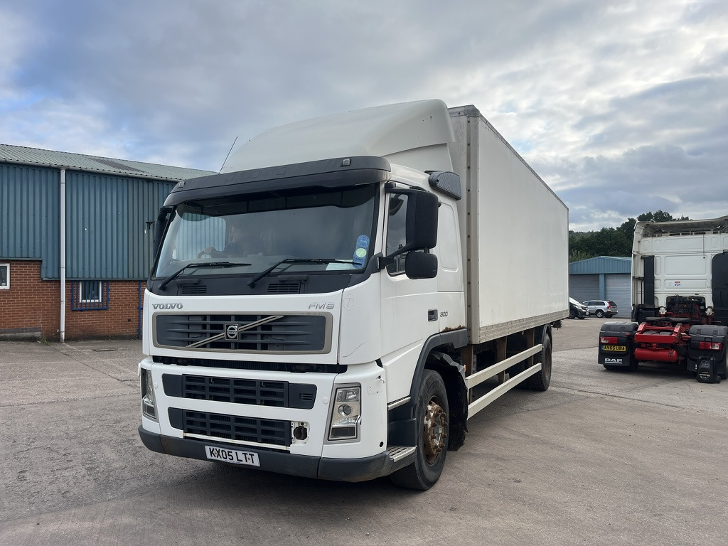 Volvo FM9 300 4x2 Box Van - الشاحنات الصغيرة صندوق مغلق: صور 1 Volvo FM9 300 4x2 Box Van - الشاحنات الصغيرة صندوق مغلق: صور 1