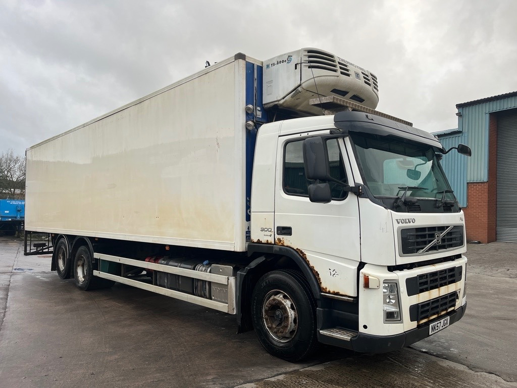 Volvo FM9 300 Euro 4 - الشاحنات الصغيرة صندوق مغلق: صور 2 Volvo FM9 300 Euro 4 - الشاحنات الصغيرة صندوق مغلق: صور 2