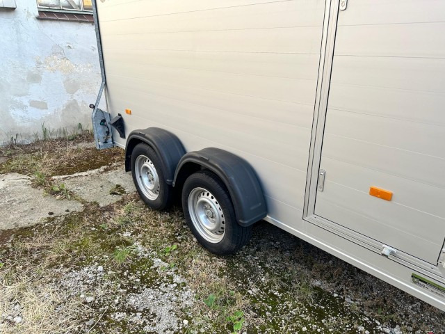 Cheval Liberte Debon Roadster 700 Alu + Türe 2600 kg, 100 km/h, 375x180x202cm - بصندوق مغلق مقطورة: صور 3 Cheval Liberte Debon Roadster 700 Alu + Türe 2600 kg, 100 km/h, 375x180x202cm - بصندوق مغلق مقطورة: صور 3