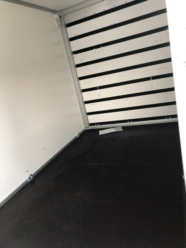 Humbaur Koffer HK 253015-18P, 2,5 to. 3040x1510x1800mm, Rampe, Seitentüre - بصندوق مغلق مقطورة: صور 3 Humbaur Koffer HK 253015-18P, 2,5 to. 3040x1510x1800mm, Rampe, Seitentüre - بصندوق مغلق مقطورة: صور 3