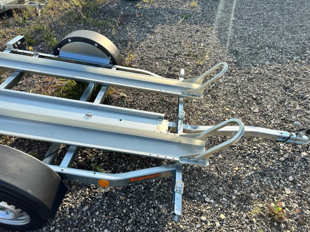 Neptun Motorradanhänger GN064, N6-220 pm2, 100 km/h 0,75 t. 2250 x 1300 x 31 mm - مقطورة دراجة نارية: صور 2 Neptun Motorradanhänger GN064, N6-220 pm2, 100 km/h 0,75 t. 2250 x 1300 x 31 mm - مقطورة دراجة نارية: صور 2
