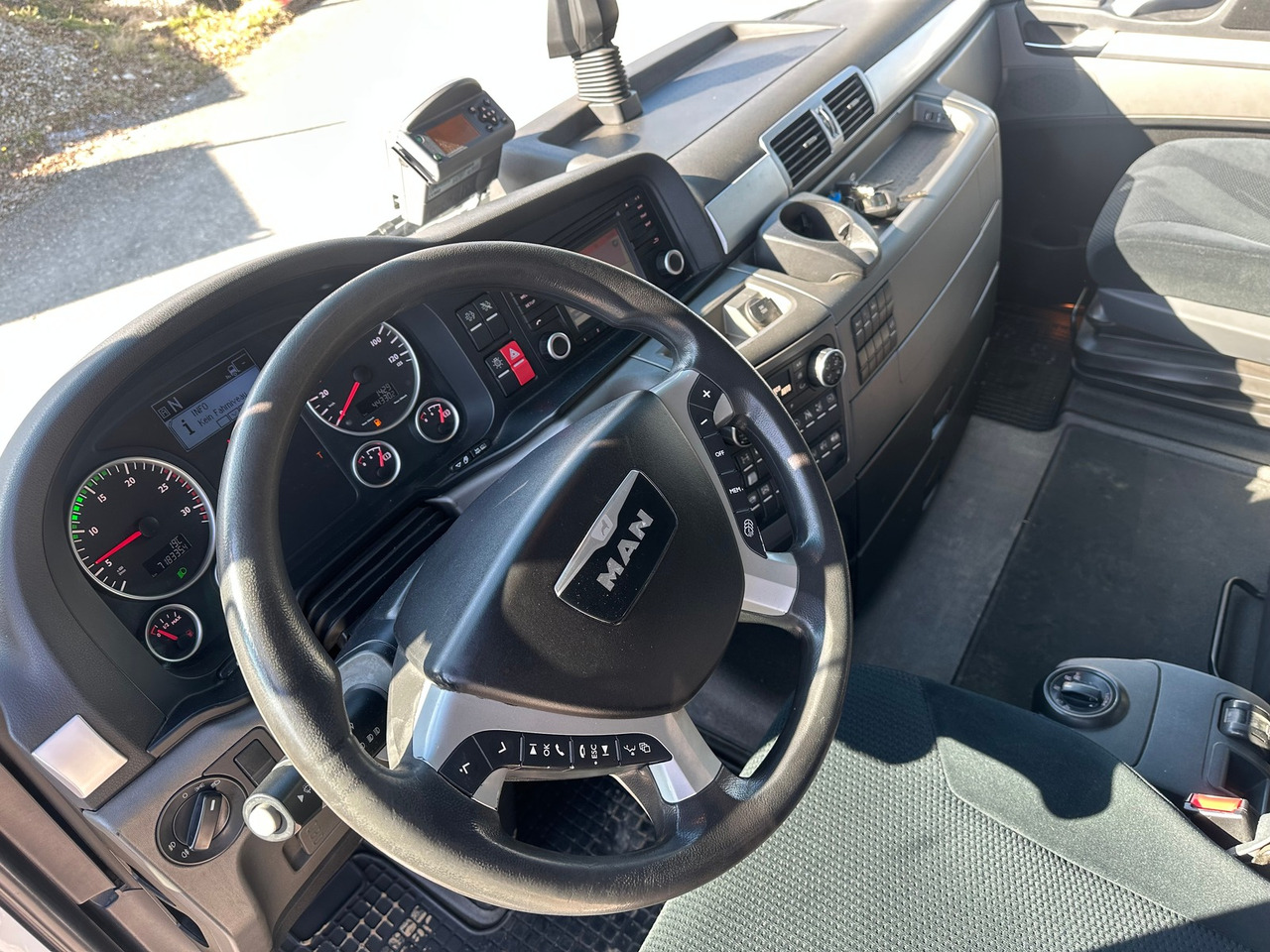 MAN TGX 26.440 6x2 Koffer - بصندوق مغلق شاحنة: صور 3 MAN TGX 26.440 6x2 Koffer - بصندوق مغلق شاحنة: صور 3