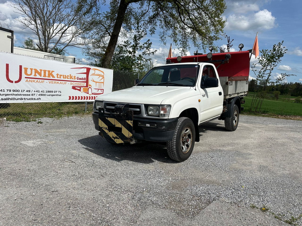 TOYOTA Hilux 4WD 4x4 Winterdienst Kipper - قلاب صغير: صور 1 TOYOTA Hilux 4WD 4x4 Winterdienst Kipper - قلاب صغير: صور 1
