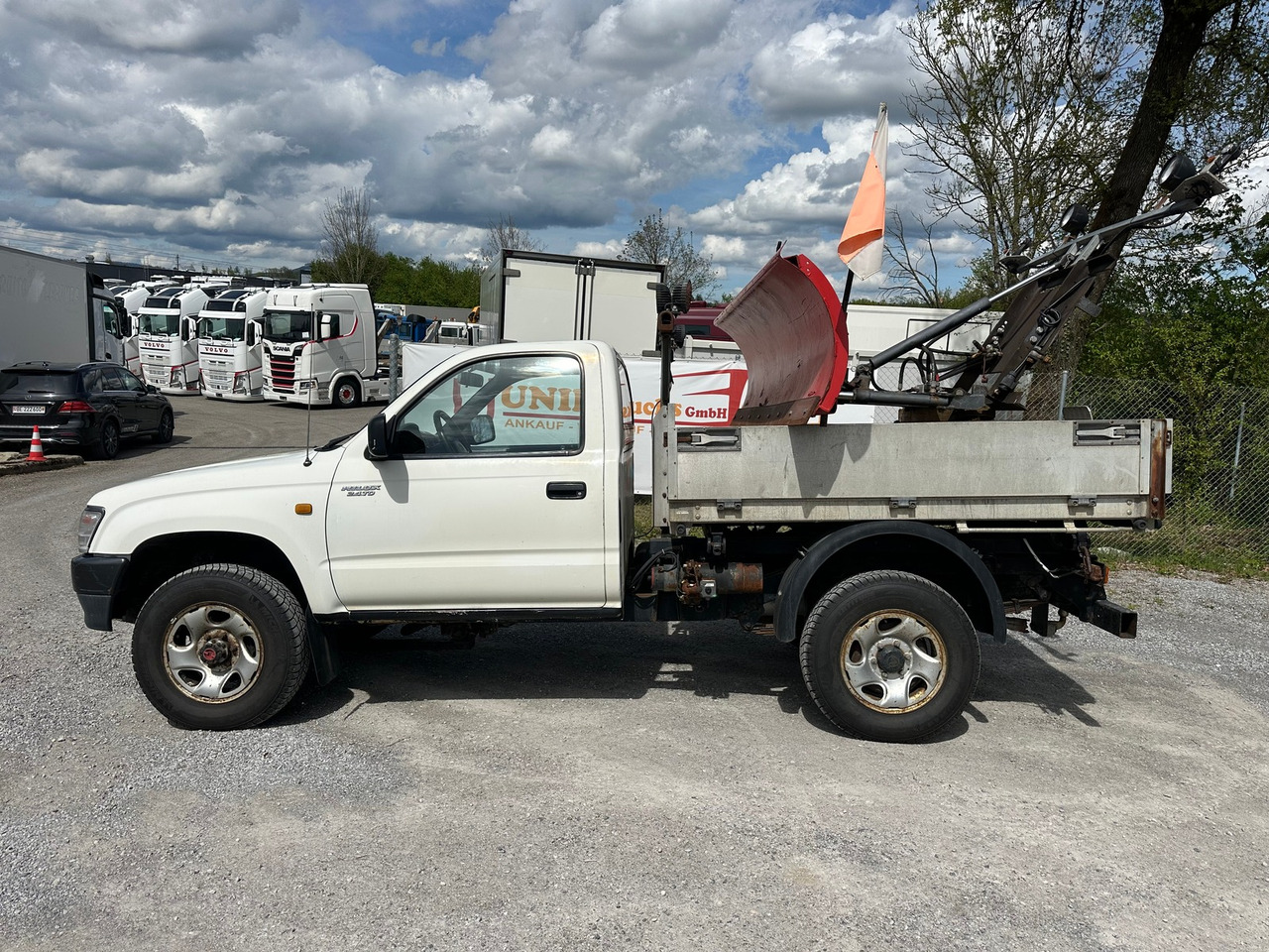 TOYOTA Hilux 4WD 4x4 Winterdienst Kipper - قلاب صغير: صور 2 TOYOTA Hilux 4WD 4x4 Winterdienst Kipper - قلاب صغير: صور 2