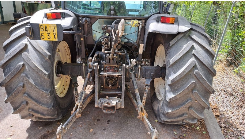 New Holland TN 95 D A - جرار: صور 4 New Holland TN 95 D A - جرار: صور 4