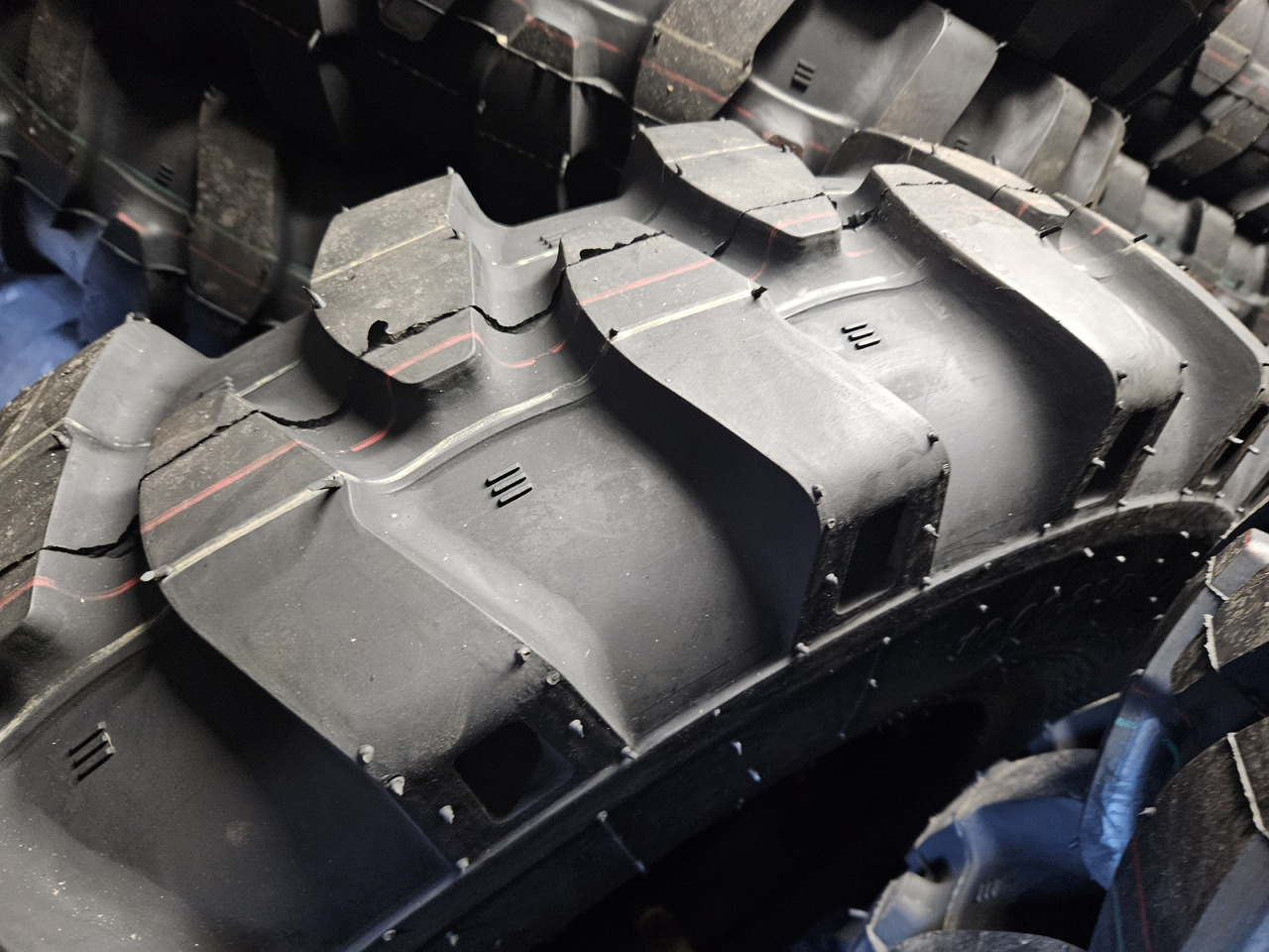 Armour TI300 10.00-20 - الإطارات - حفارة على عجلات: صور 5 Armour TI300 10.00-20 - الإطارات - حفارة على عجلات: صور 5