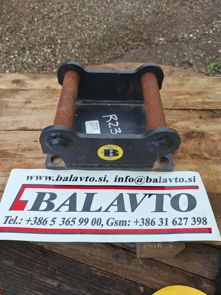 Attachment plate S30 for excavator plate compactor - وصلة الربط للمعدات المعلقة - آلات البناء: صور 3 Attachment plate S30 for excavator plate compactor - وصلة الربط للمعدات المعلقة - آلات البناء: صور 3
