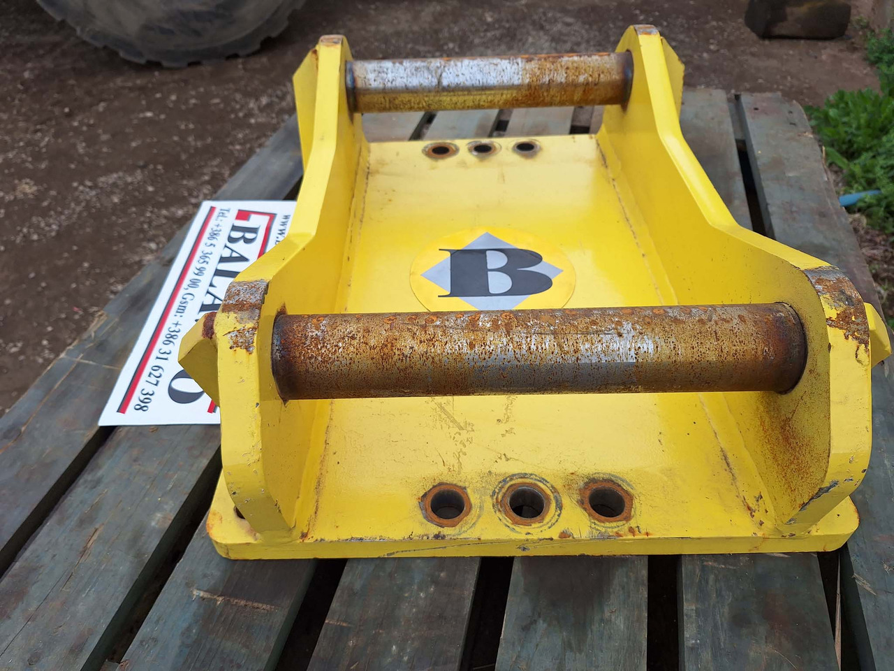 Attachment plate - وصلة الربط للمعدات المعلقة - آلات البناء: صور 3 Attachment plate - وصلة الربط للمعدات المعلقة - آلات البناء: صور 3