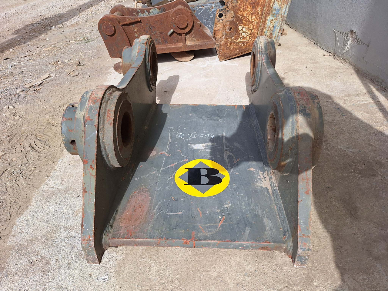 Attachment plate - وصلة الربط للمعدات المعلقة - آلات البناء: صور 4 Attachment plate - وصلة الربط للمعدات المعلقة - آلات البناء: صور 4