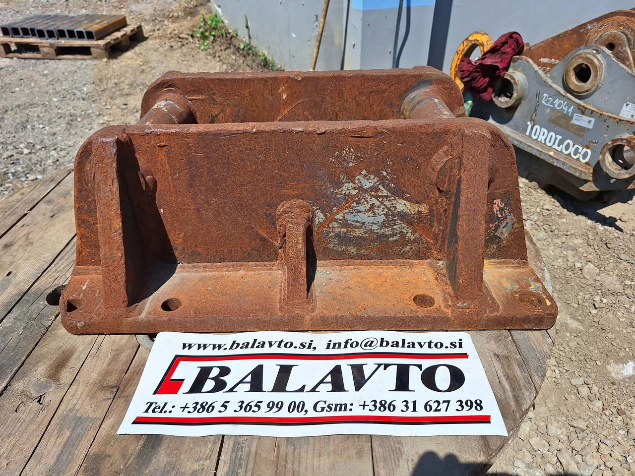 Attachment plate - وصلة الربط للمعدات المعلقة - آلات البناء: صور 2 Attachment plate - وصلة الربط للمعدات المعلقة - آلات البناء: صور 2