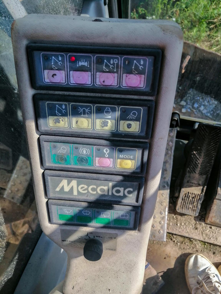 MECALAC 14 MXT - حفارة على عجلات: صور 4 MECALAC 14 MXT - حفارة على عجلات: صور 4