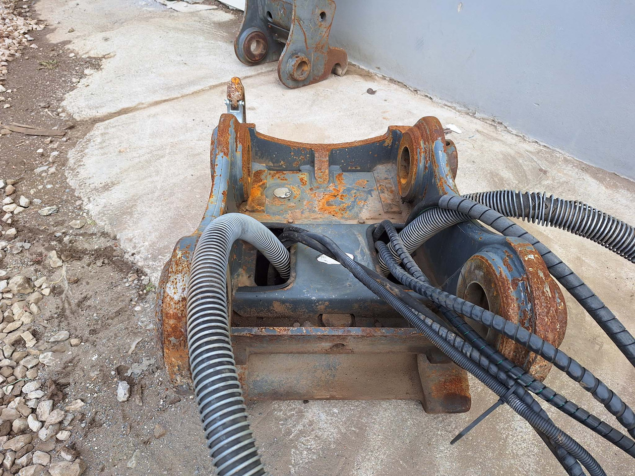 OilQuick hydraulic OQ70/55 - وصلة الربط للمعدات المعلقة - آلات البناء: صور 4 OilQuick hydraulic OQ70/55 - وصلة الربط للمعدات المعلقة - آلات البناء: صور 4