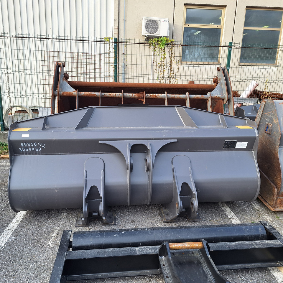 VOLVO 2880 mm for 18-22 ton wheel loaders - بكت شيول - آلات البناء: صور 5 VOLVO 2880 mm for 18-22 ton wheel loaders - بكت شيول - آلات البناء: صور 5