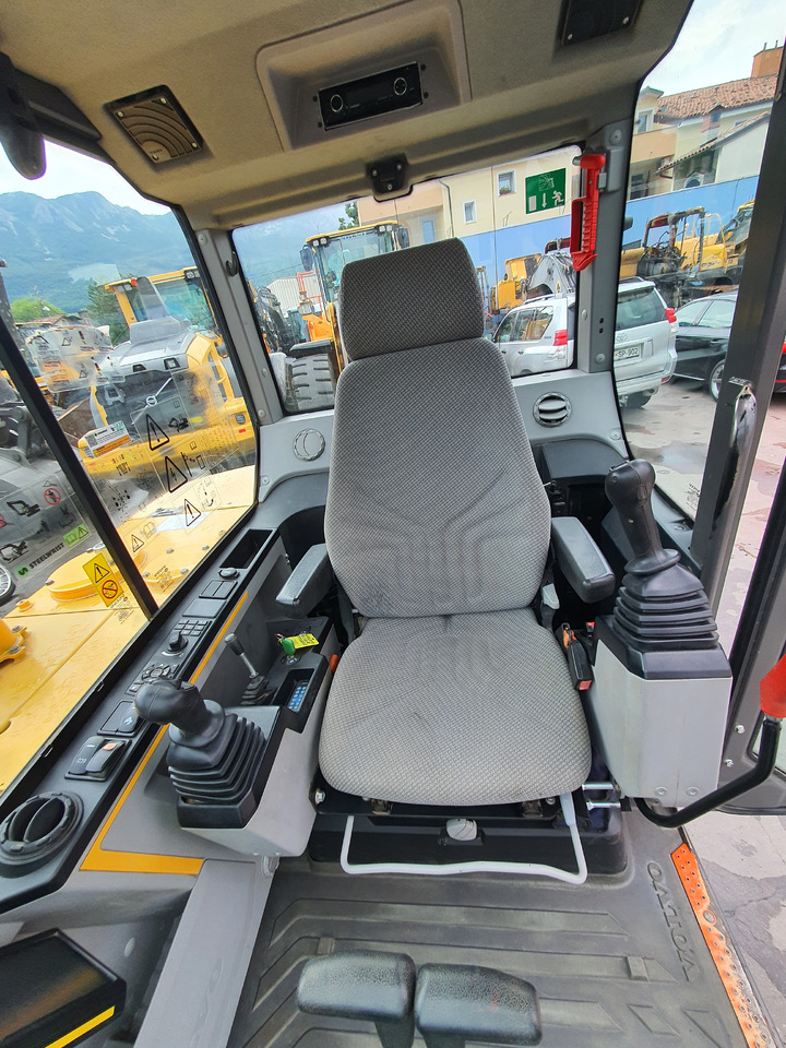 حفارة مصغرة VOLVO EC60E: صور 27