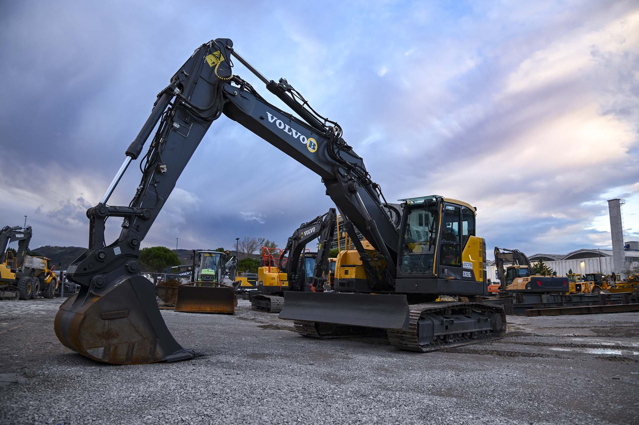 VOLVO ECR235EL - حفارات زحافة: صور 1 VOLVO ECR235EL - حفارات زحافة: صور 1