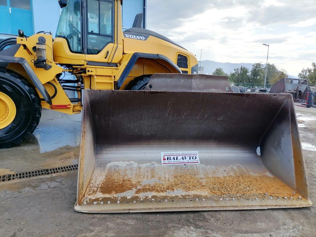 VOLVO loader bucket 2800 mm - بكت شيول - اللودر بعجل: صور 1 VOLVO loader bucket 2800 mm - بكت شيول - اللودر بعجل: صور 1