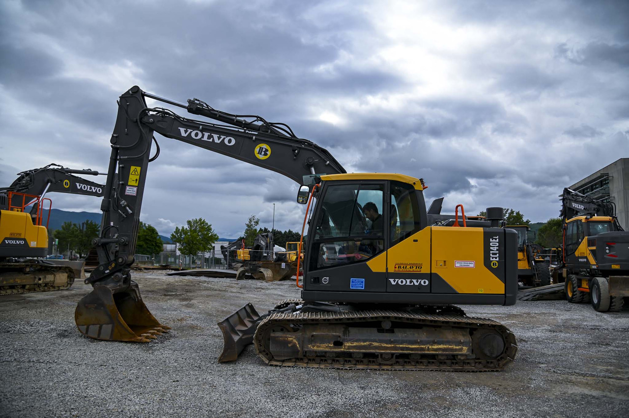 Volvo EC140E - حفارات زحافة: صور 2 Volvo EC140E - حفارات زحافة: صور 2