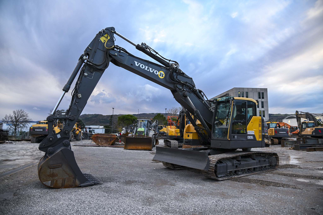 Volvo ECR235EL - حفارات زحافة: صور 2 Volvo ECR235EL - حفارات زحافة: صور 2