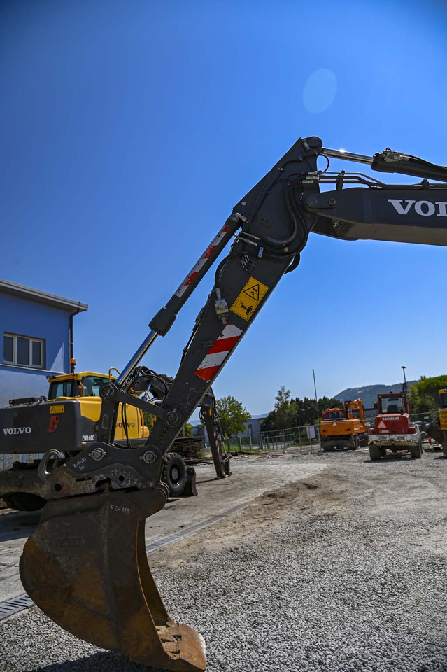 حفارة على عجلات Volvo EWR150E: صور 20