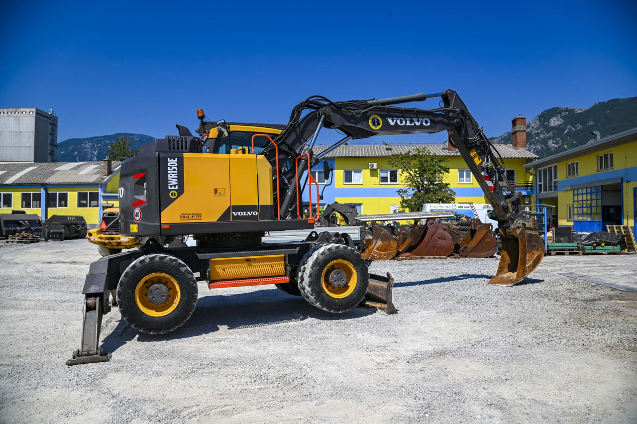 حفارة على عجلات Volvo EWR150E: صور 8
