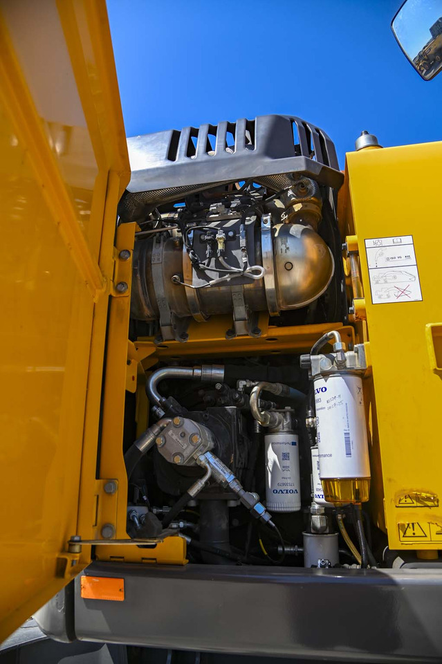 حفارة على عجلات Volvo EWR150E: صور 38